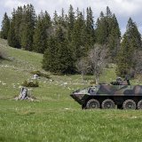 Un char Piranha suisse lors d'un exercice à Neuchâtel en mai 2023 (archives).